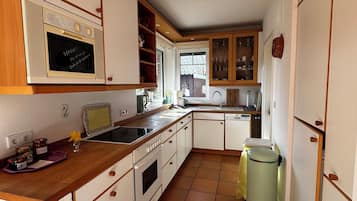 JÀÀkaappi, uuni, liesi, astianpesukone