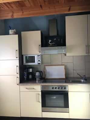 Kühlschrank, Ofen, Herdplatte, Geschirrspüler