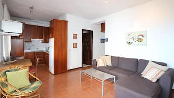 TV, DVD player, aparelho de som