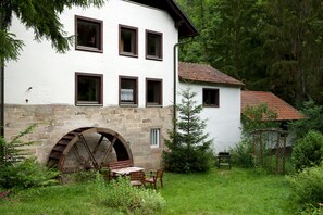 Exterior - Romantic holiday home (Dörflis)