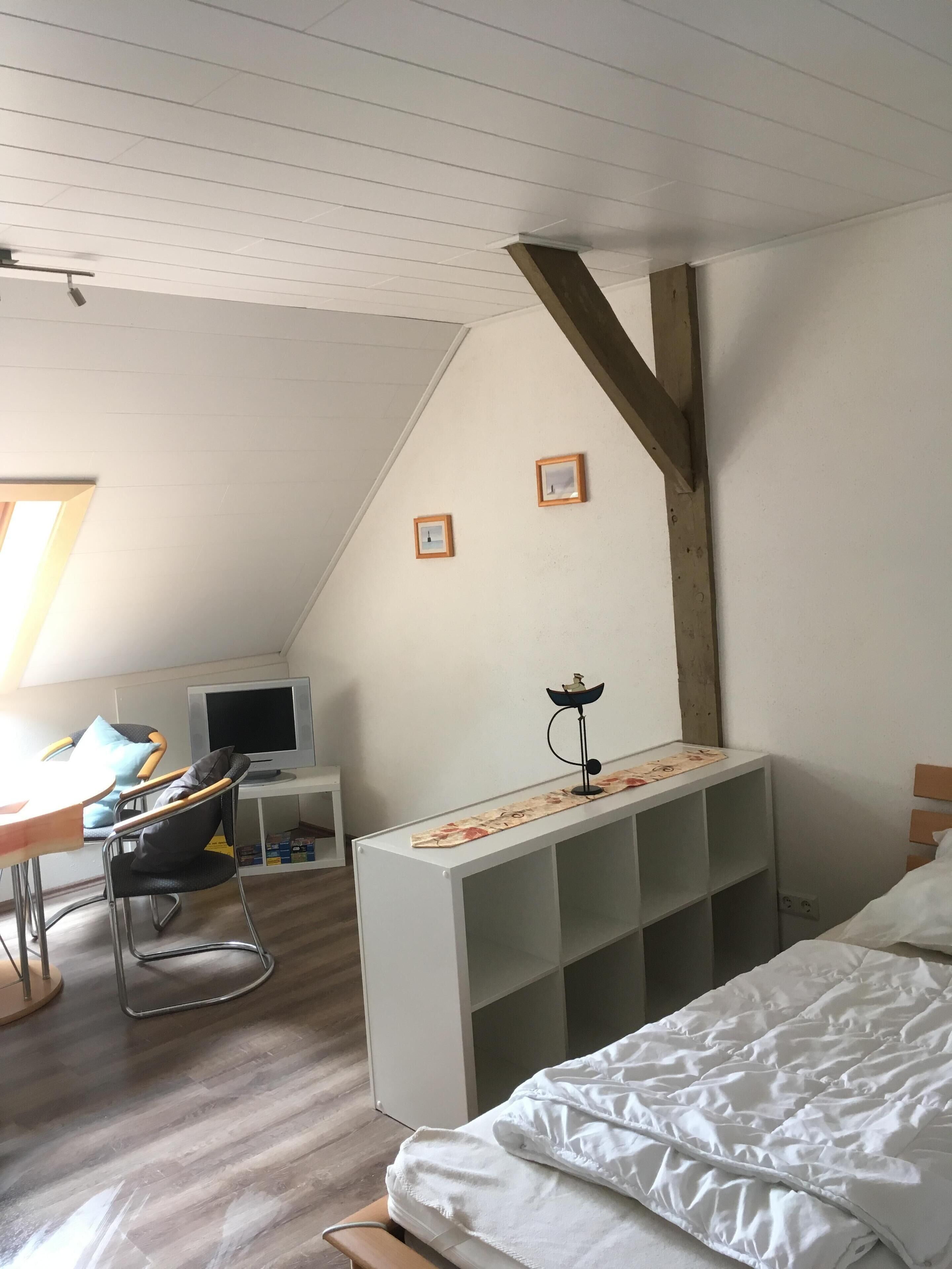 1 bedroom, internet, bed sheets