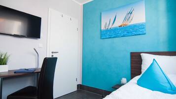 4 bedrooms, desk, WiFi, bed sheets