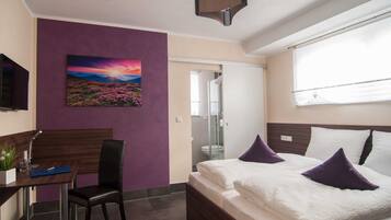 4 bedrooms, desk, travel crib, WiFi