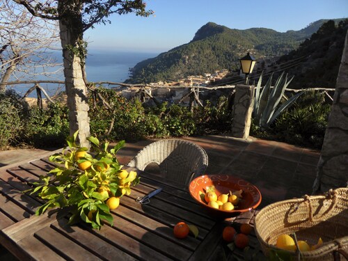 Rustic finca in a quiet location with pool and panoramic sea and mountain views 
