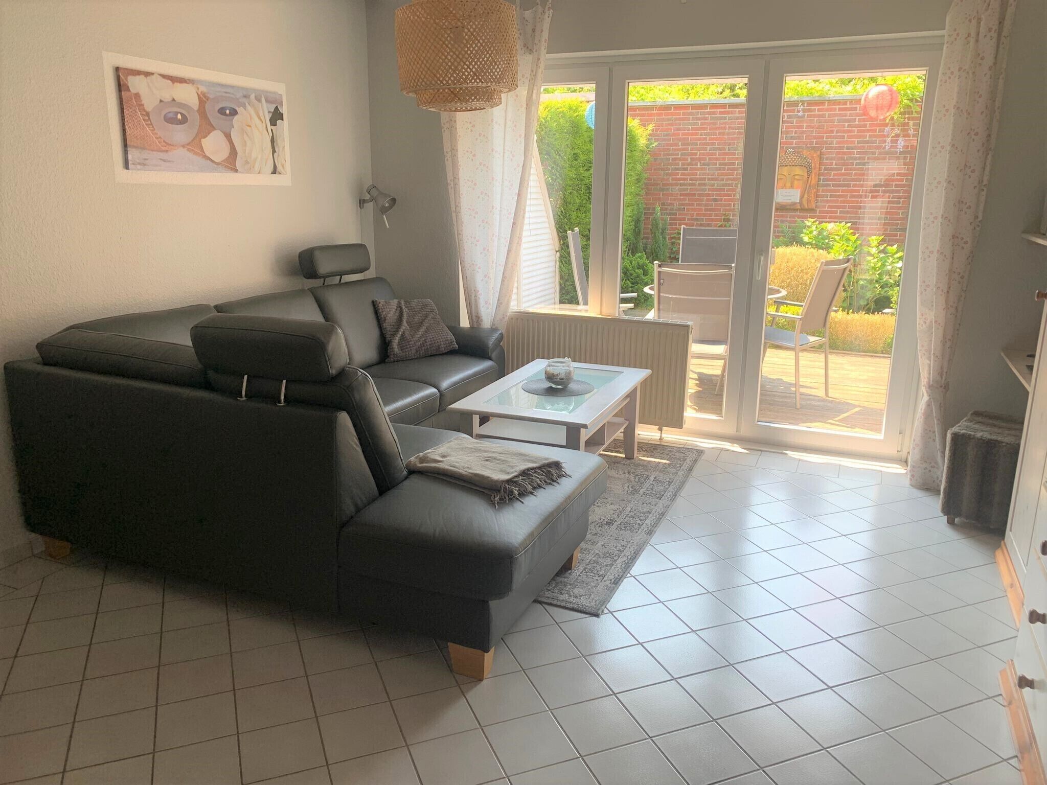 Televisor, llibres i estèreo 