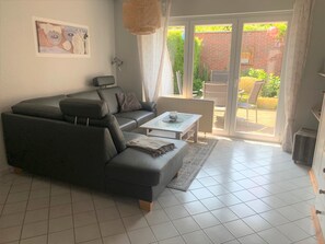 TV, books, stereo - Haus Störtebeker - 3 min. beach - Jan-March not bookable due to renovation (Varel)