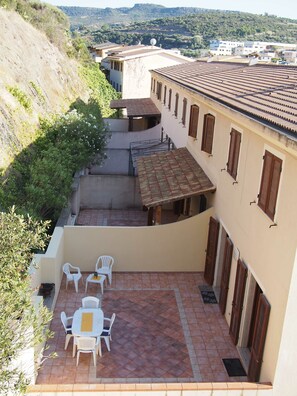 تناول الطعام بالخارج