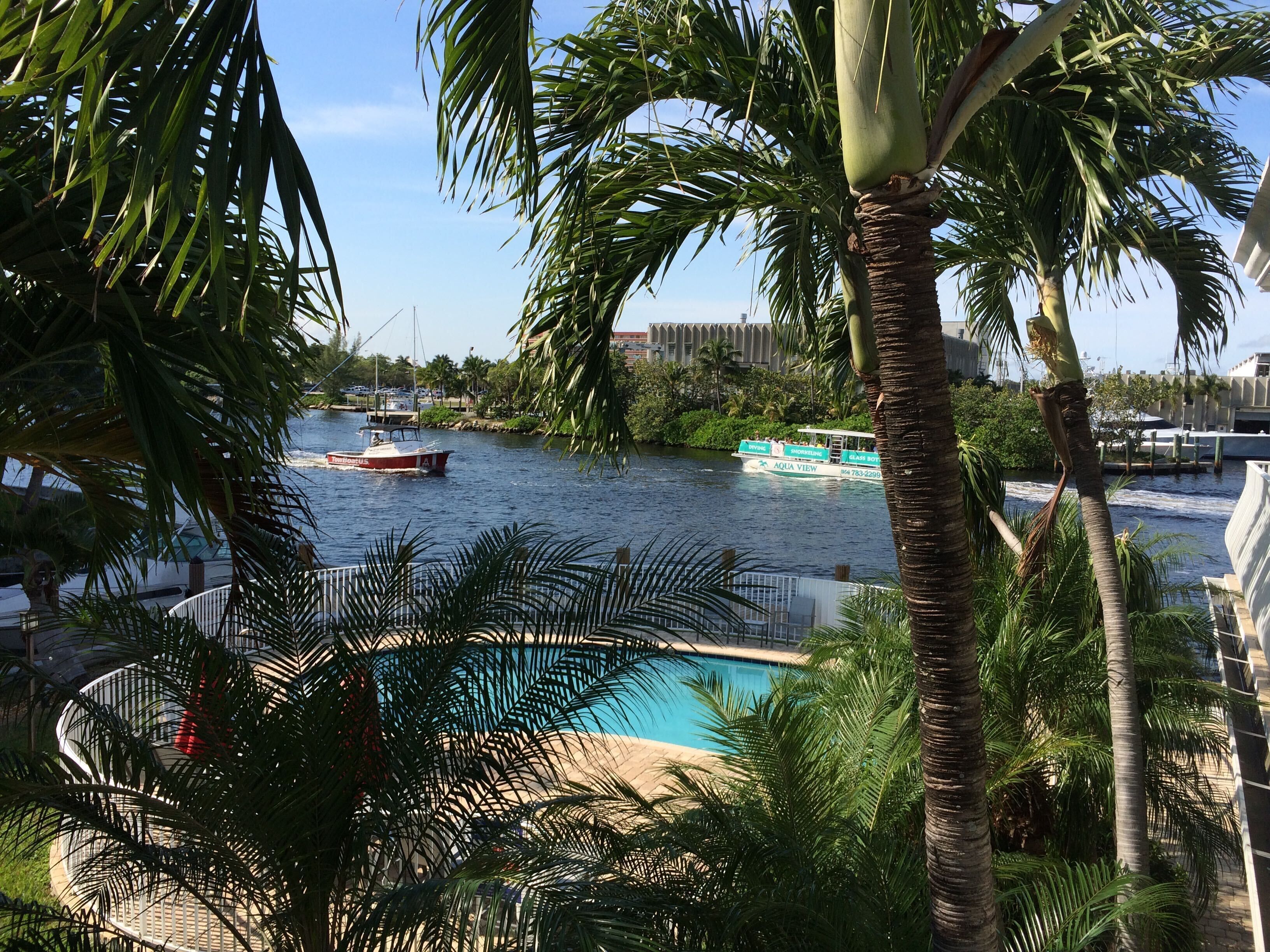 WONDERFUL view on the intercoastal, 30 feet dock, quiet beach