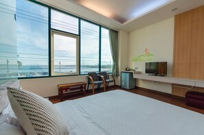 Desk, blackout curtains, soundproofing, free WiFi - Yenhi (Taitung)