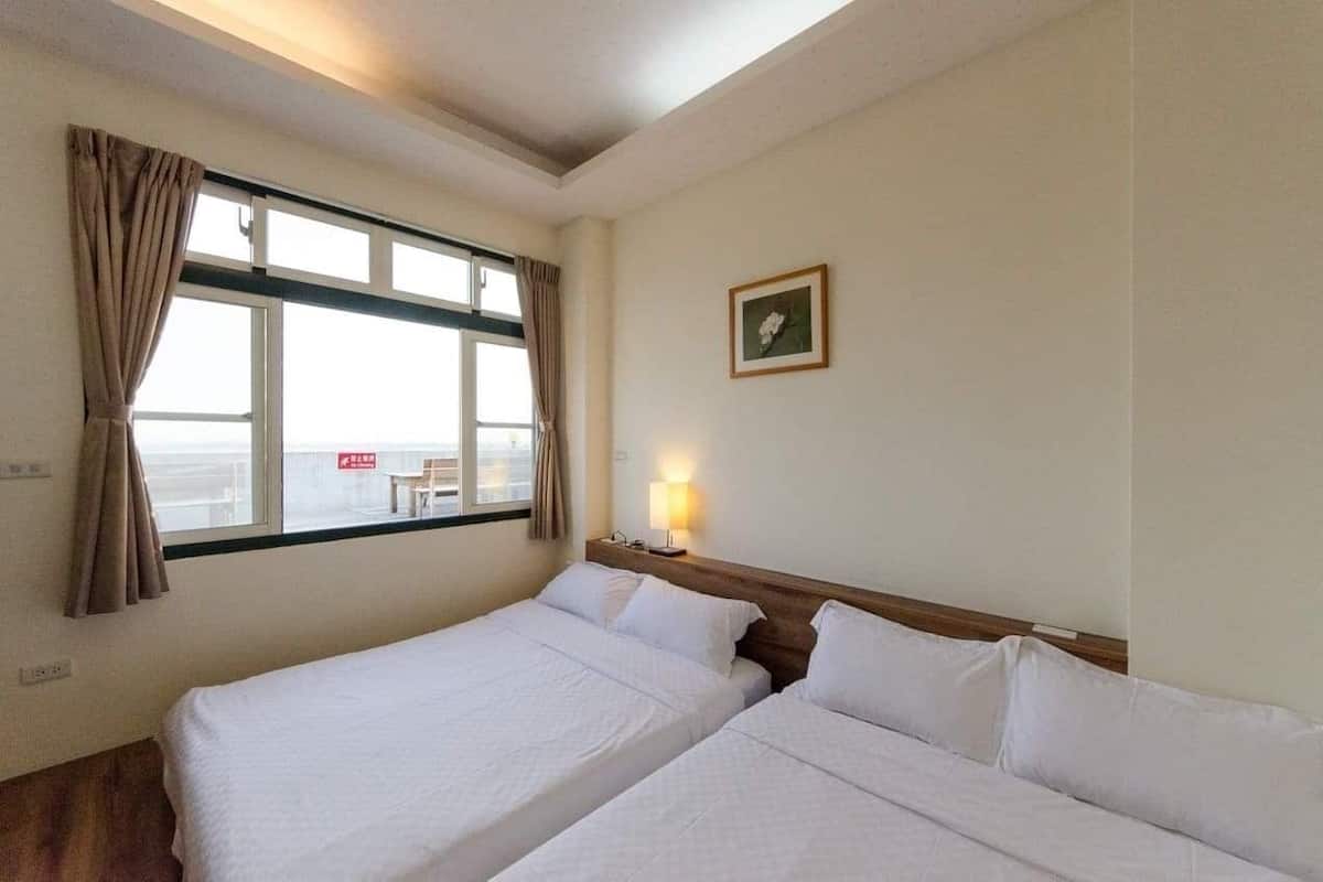 Gallery Quadruple Room, 2 Double Beds, Non Smoking | Desk, blackout drapes, soundproofing, free WiFi