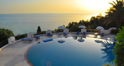 Korfun loma-asunto uima-altaalla “Maria” Agios Gordiosin rannalla