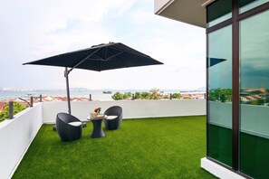 SAVV Premier | Terrace/patio - Savv Hotel (George Town)