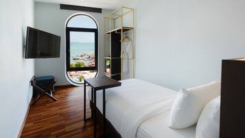 Cabin | 1 bedroom, minibar, in-room safe, blackout curtains