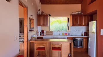 Refrigerador, horno, parrilla de estufa y lavavajillas
