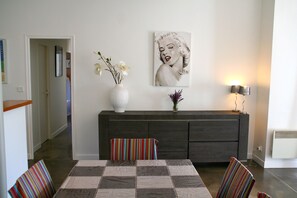 Dining - Idyllic garden with a great pool area, nice decor! (Lacanau Ocean)