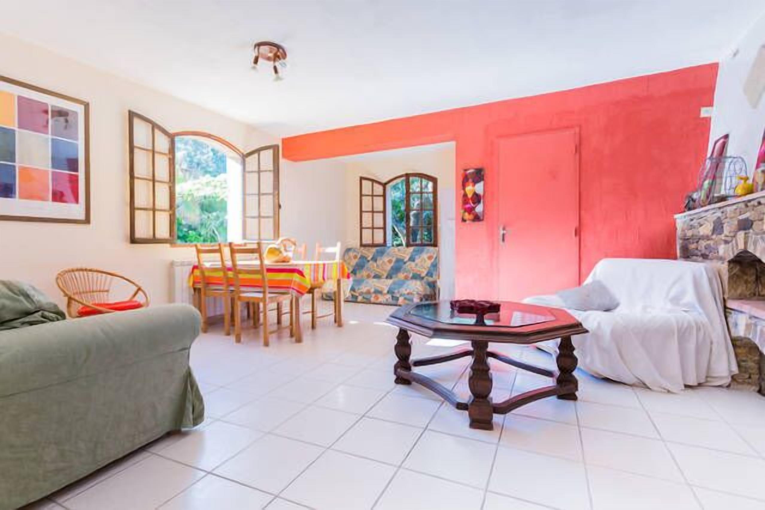 70m² apartment, quiet location in the hills just 10 minutes from the sea