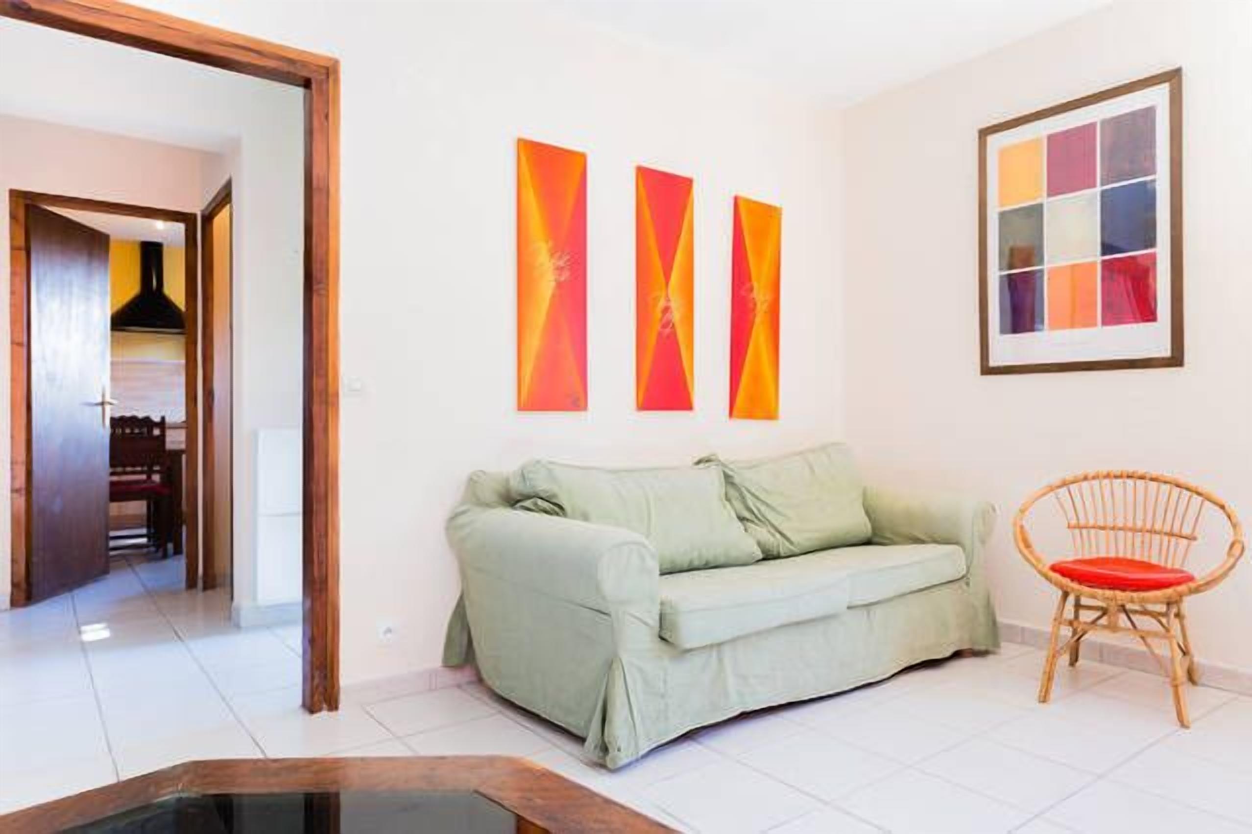 70m² apartment, quiet location in the hills just 10 minutes from the sea