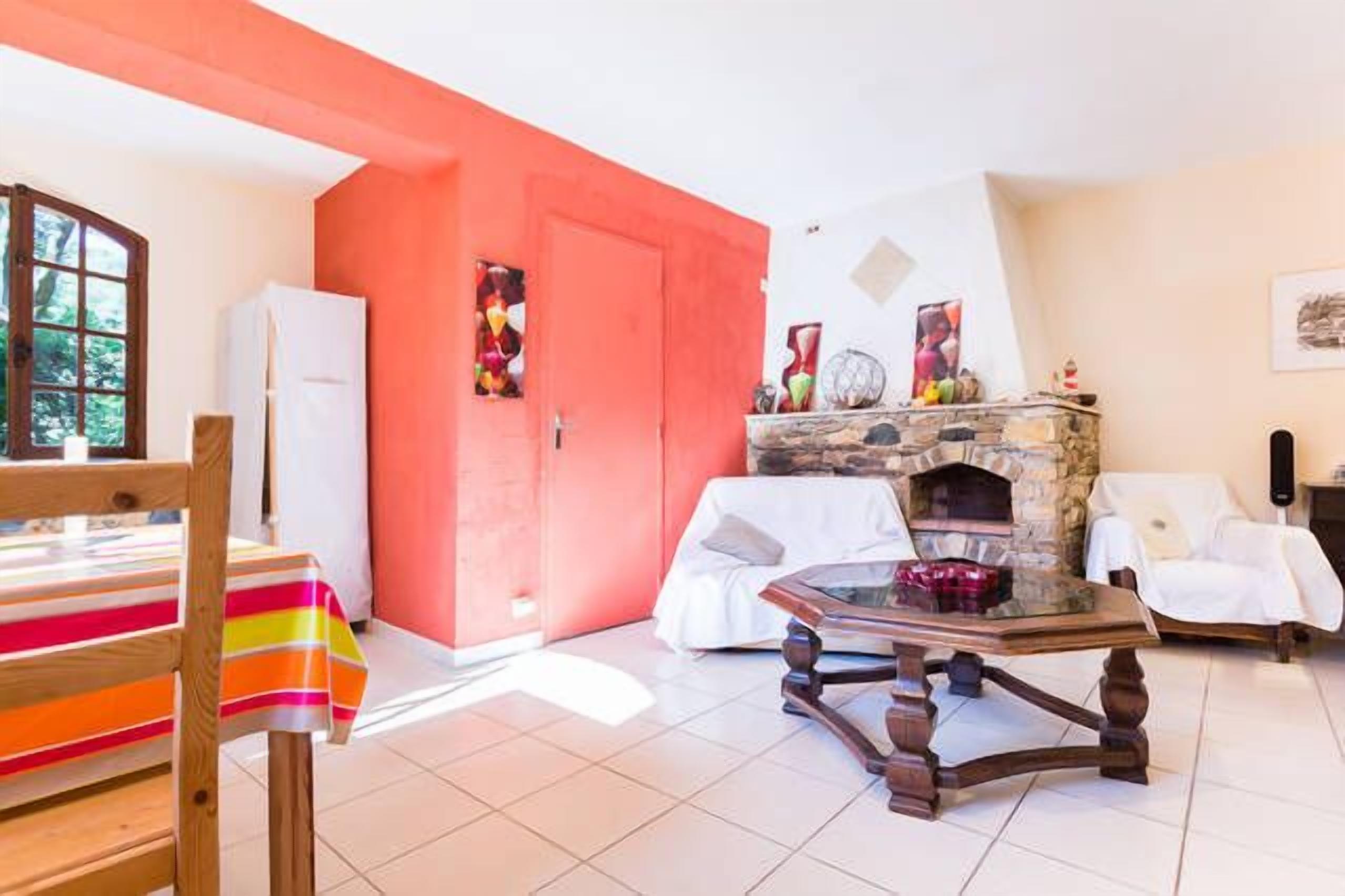 70m² apartment, quiet location in the hills just 10 minutes from the sea