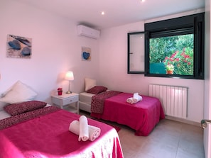 3 bedrooms, in-room safe, iron/ironing board, free WiFi