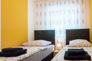 3 bedrooms, iron/ironing board, WiFi, bed sheets