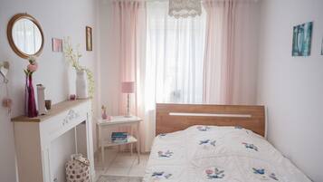 1 dormitorio, tabla de planchar con plancha, wifi gratis y ropa de cama