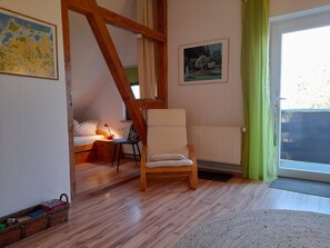 2 bedrooms, travel crib, free WiFi, bed sheets