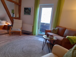 Smart-TV, BĂŒcher, Stereoanlage