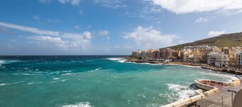 Apartment for 2 persons with good sized balcony and amazing sea views!