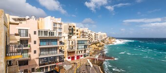 Apartment for 2 persons with good sized balcony and amazing sea views!