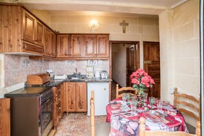 Fridge, microwave, stovetop, electric kettle