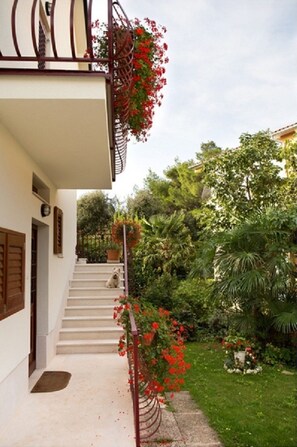 Property grounds - Very nice apartment for 4-6 people in Rovinj - Borik, 200 m from the beach. (Rovinj)