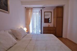 2 bedrooms, WiFi, bed sheets