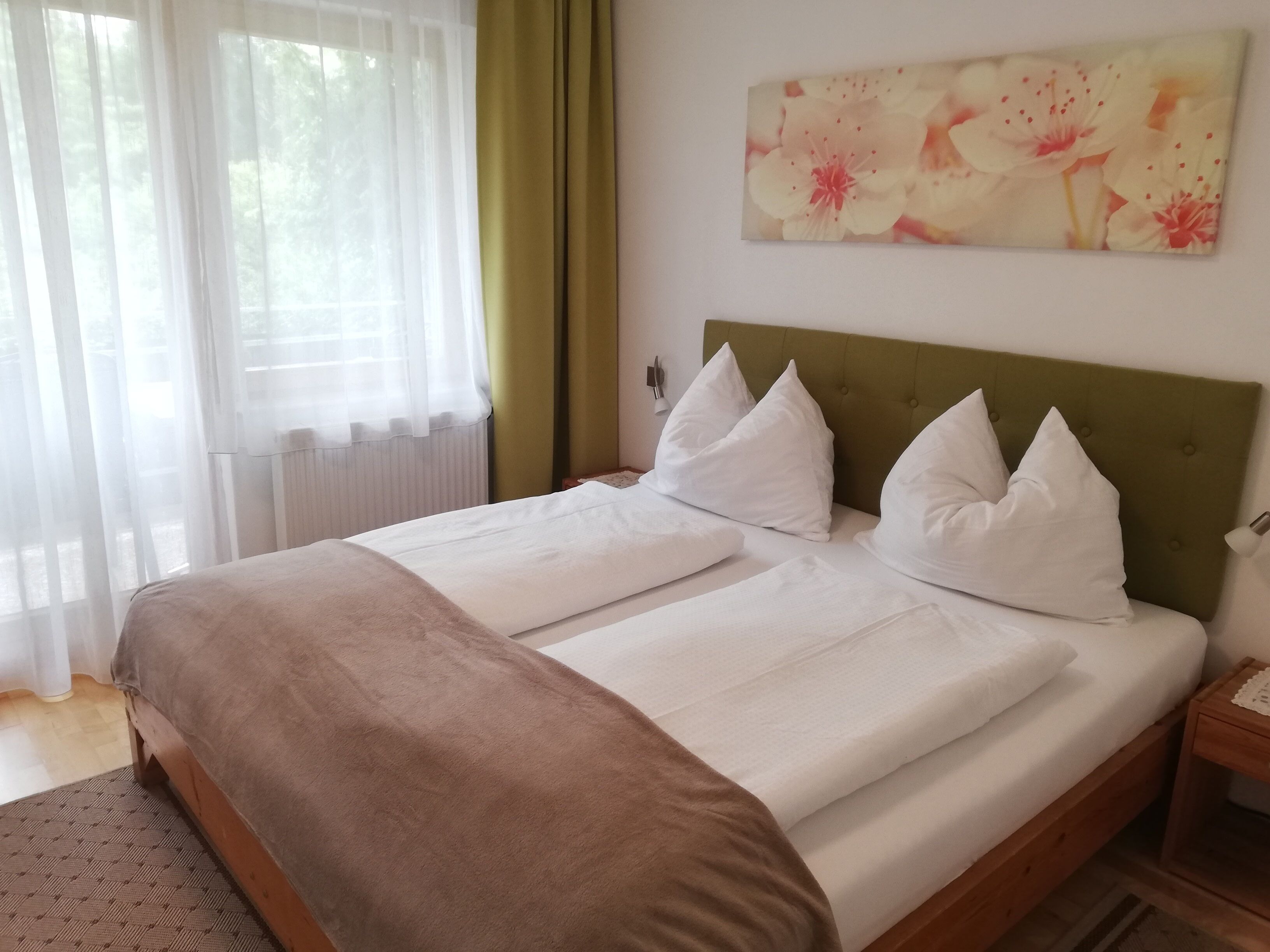 1 bedroom, travel crib, free WiFi, bed sheets