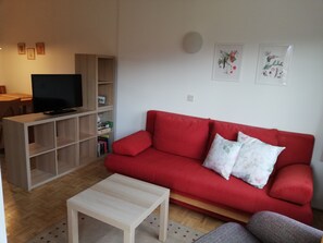 TV, ping pong, books - Apartment on Lake Ossiach, free entry to the lido, apartment for (Bodensdorf)