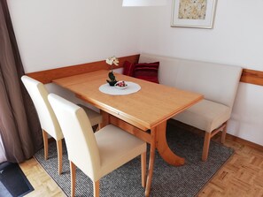 Dining - Apartment on Lake Ossiach, free entry to the lido, apartment for (Bodensdorf)