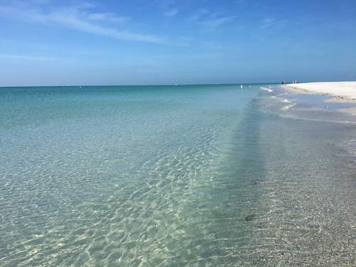 Waterfront house with pool - bring boat and rod - close to Gulf and Bay Beaches