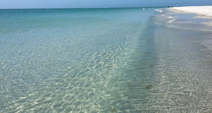 Waterfront house with pool - bring boat and rod - close to Gulf and Bay Beaches