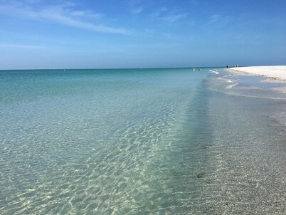 Waterfront house with pool - bring boat and rod - close to Gulf and Bay Beaches