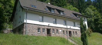 House Lütsche - right on the lake in the Thuringian Forest
