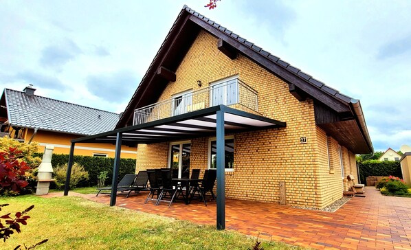 Exterior - Cozy first floor apartment with garden directly on Lake Plau (Alt Schwerin)