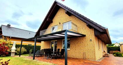 Cozy first floor apartment with garden directly on Lake Plau