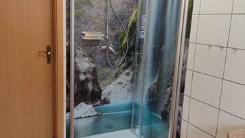 Douche, serviettes fournies