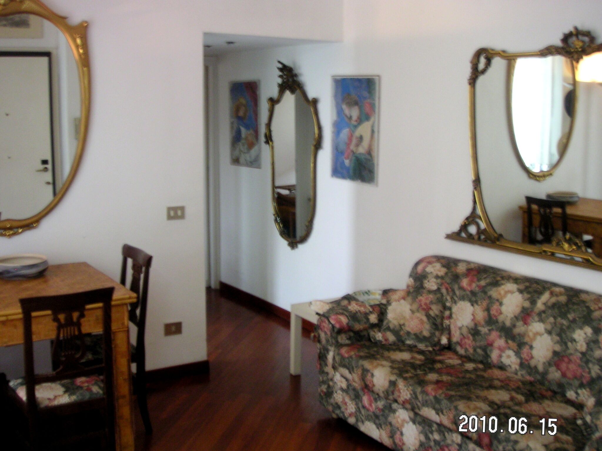 Rome, district of MonteMario: 2-room apartment with a large roof terrace, quiet location
