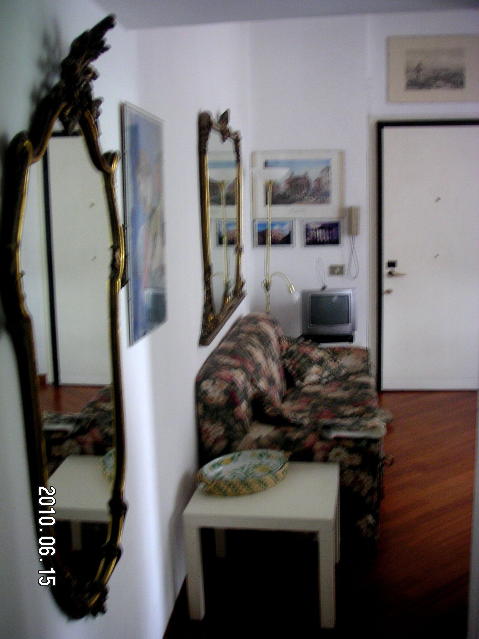 Rome, district of MonteMario: 2-room apartment with a large roof terrace, quiet location