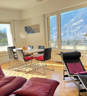 Dining - stylish, sunny, and quiet penthouse with a dream view - relax and enjoy (Meran)