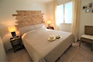 3 bedrooms, iron/ironing board, free WiFi, bed sheets - New 3 bedrooms, 2 bathrooms, 4 persons, pool, between Étang and vineyards (Marseillan)