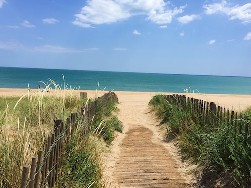 Välillä Étang ja viiniköynnösten. Meri, dyynit ranta, pyörätietä, uima-allas, ilmastointi, internet 