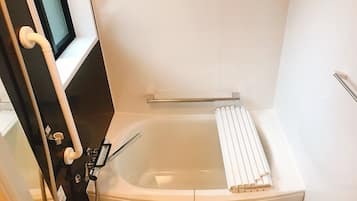 Deep soaking bathtub