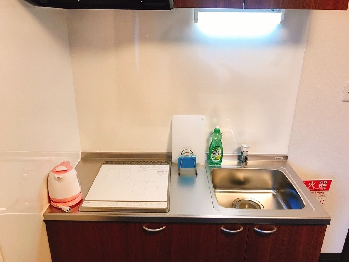 電冰箱、微波爐、爐台、電熱水壺