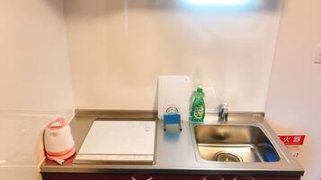 Fridge, microwave, stovetop, electric kettle